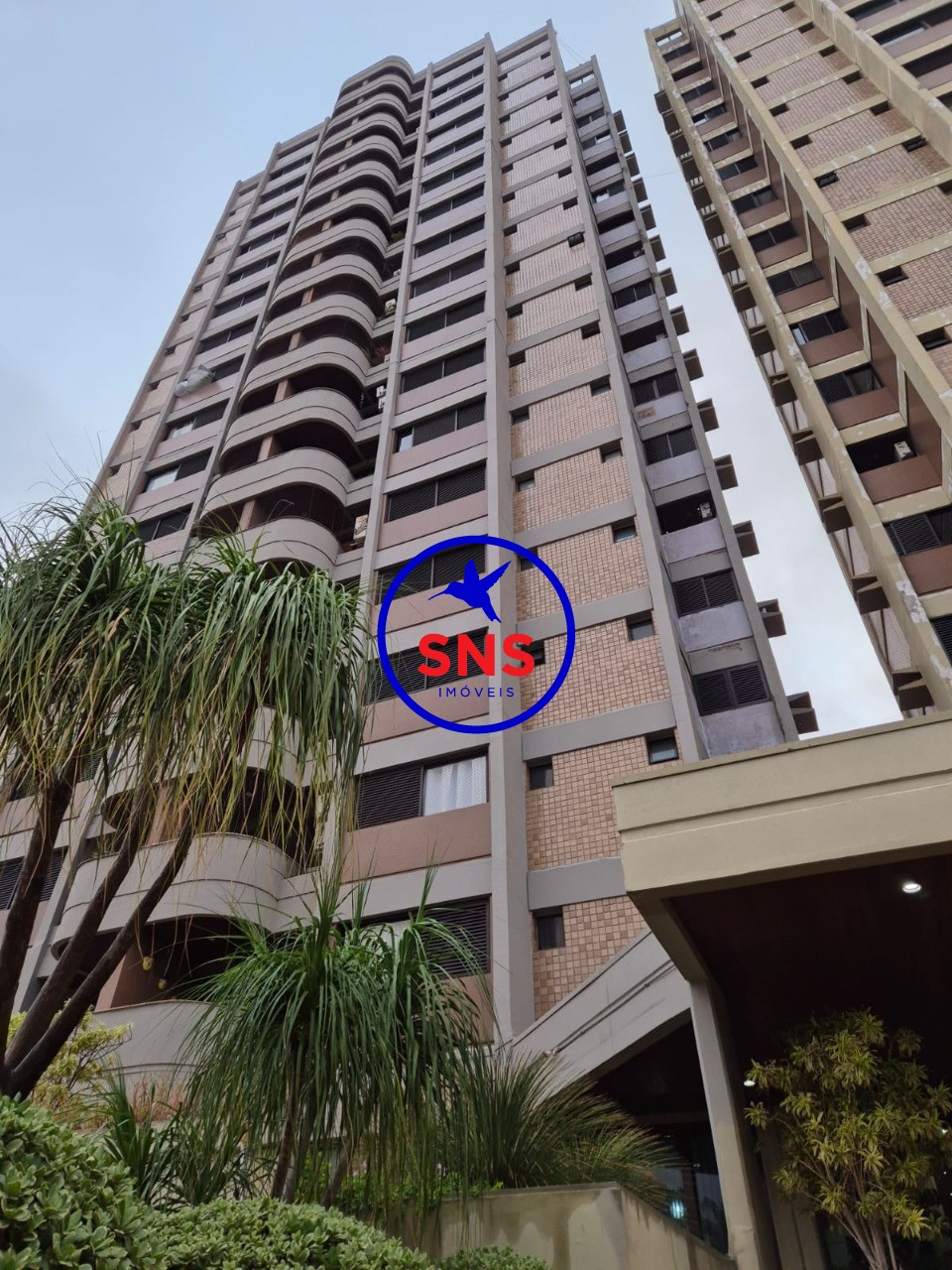 Apartamento à venda com 3 quartos, 121m² - Foto 1