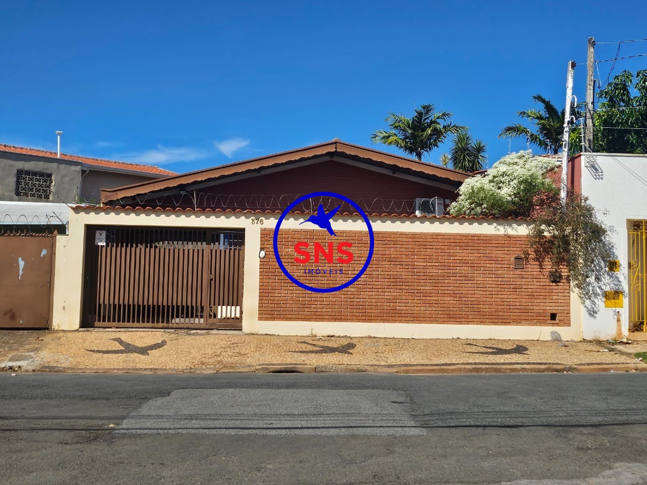 Casa à venda com 4 quartos, 125m² - Foto 1