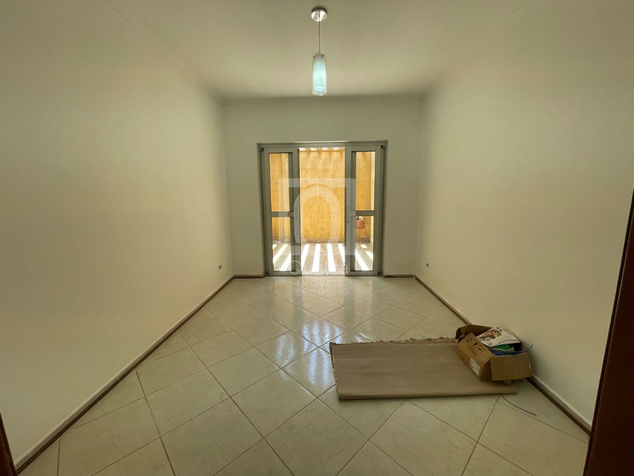 Casa à venda com 3 quartos, 420m² - Foto 2