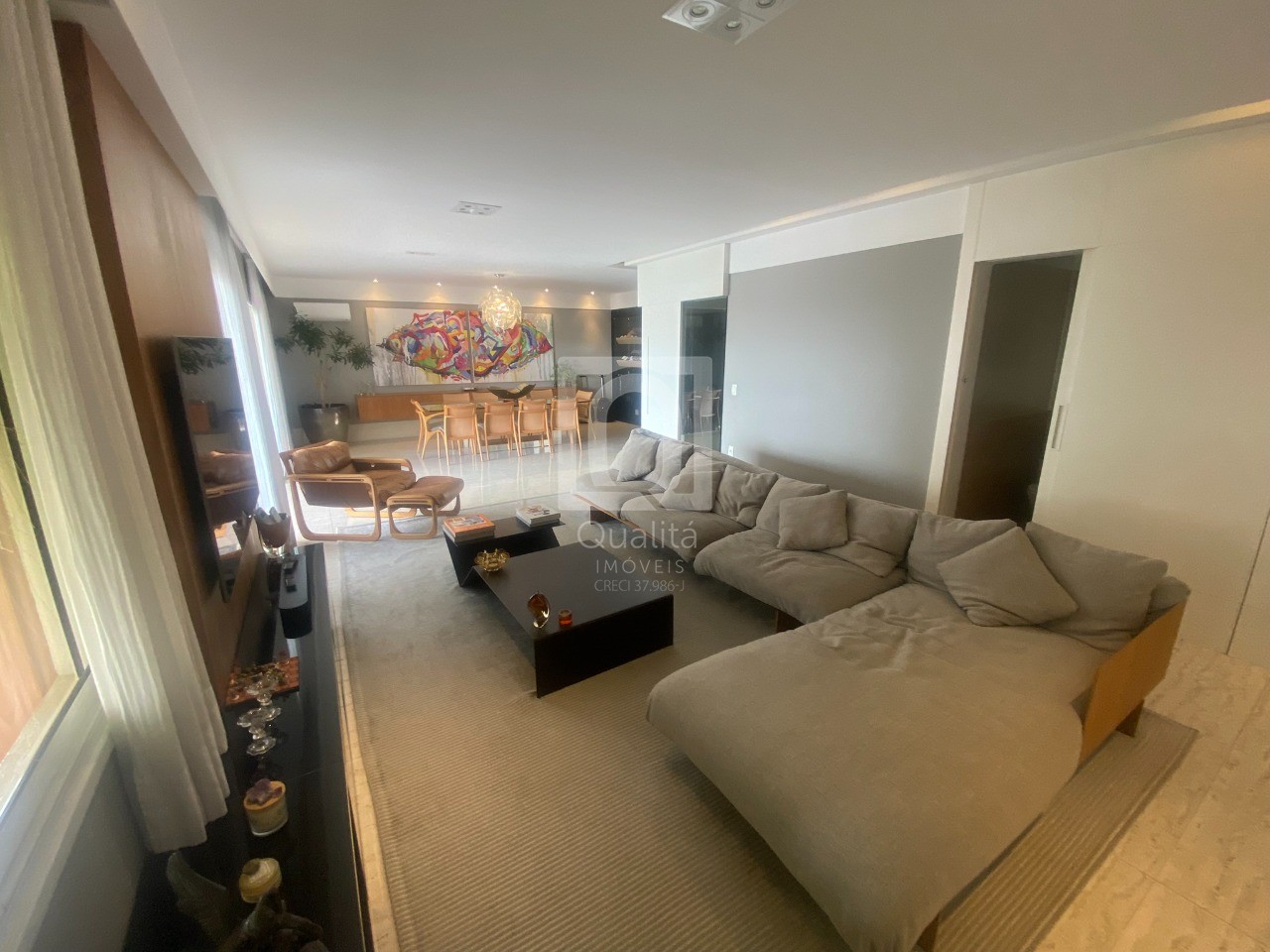Apartamento à venda com 4 quartos, 247m² - Foto 4