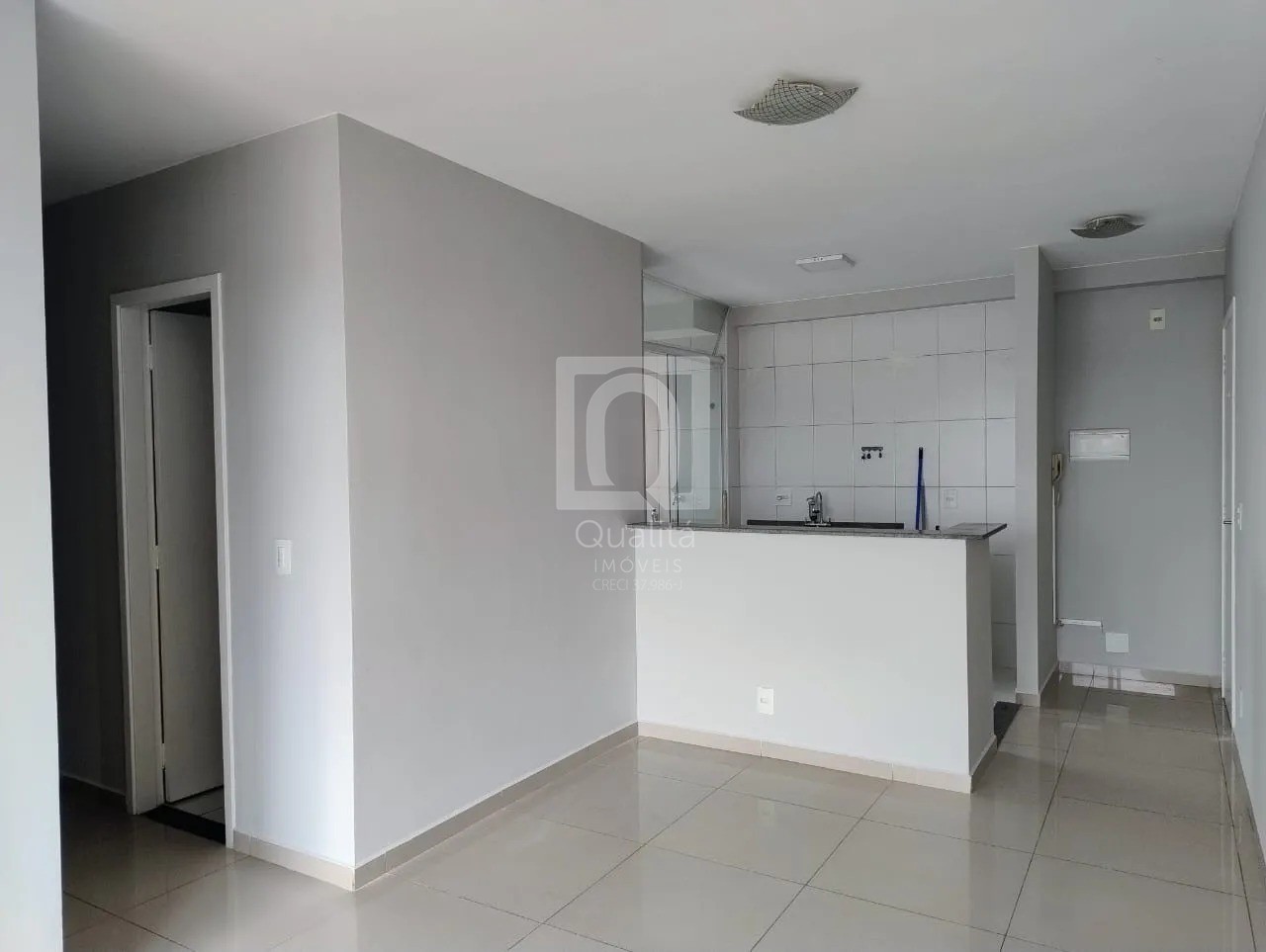 Apartamento à venda com 3 quartos, 51m² - Foto 2
