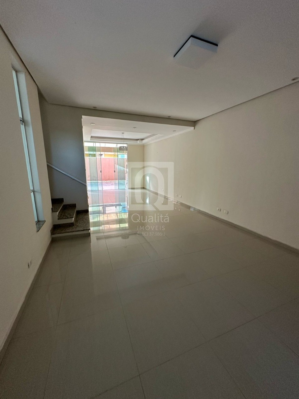 Casa de Condomínio à venda e aluguel com 4 quartos, 175m² - Foto 2
