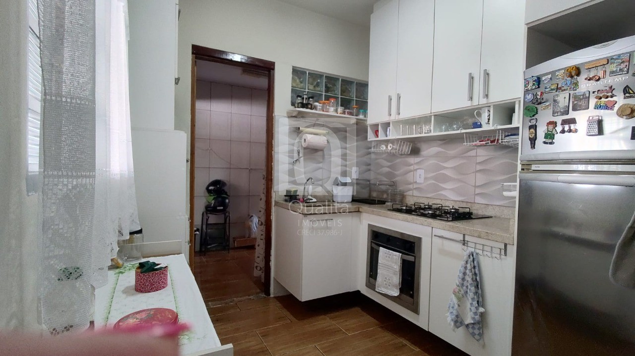Casa à venda com 3 quartos, 150m² - Foto 1