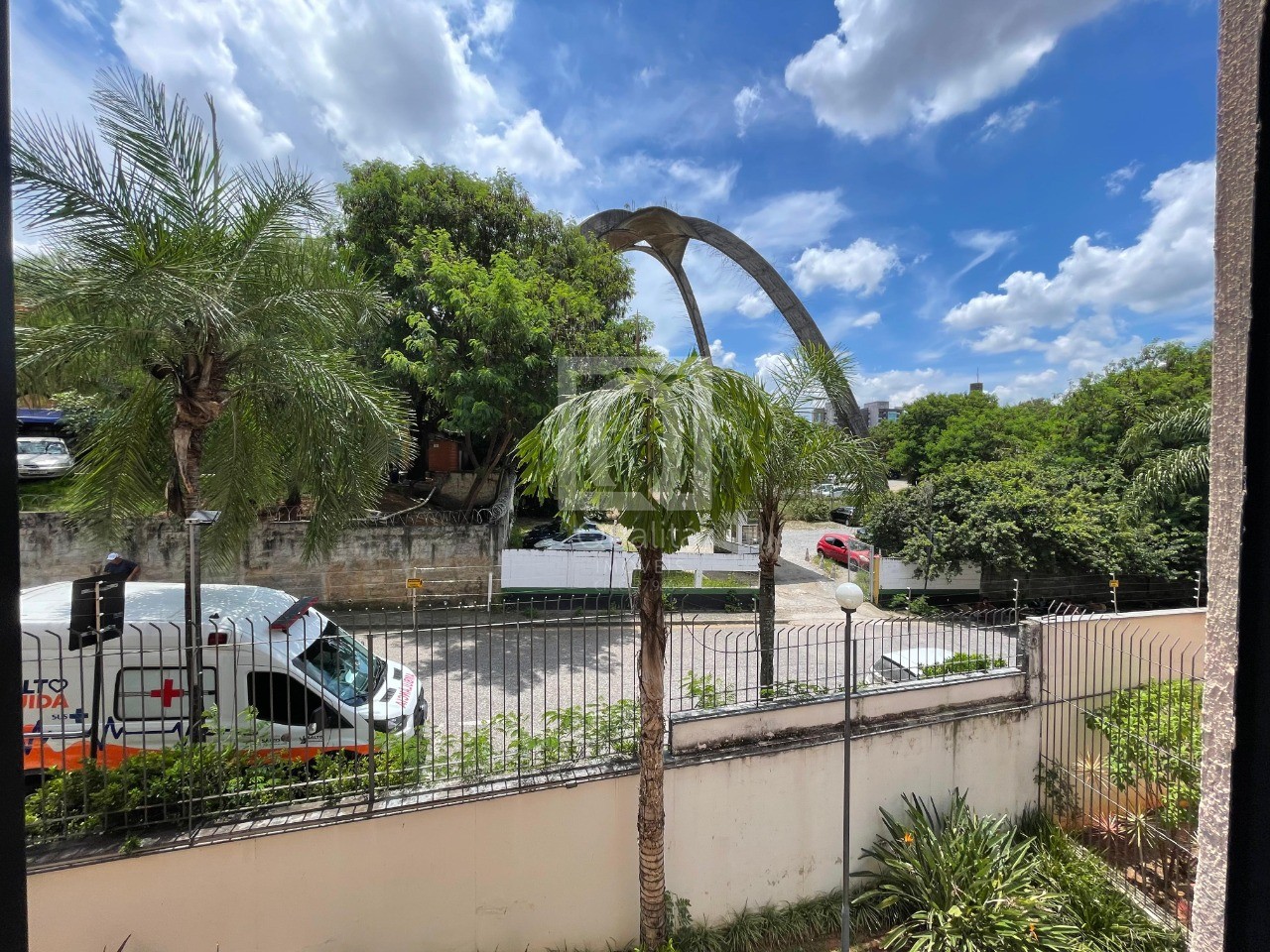 Apartamento à venda com 3 quartos, 98m² - Foto 2
