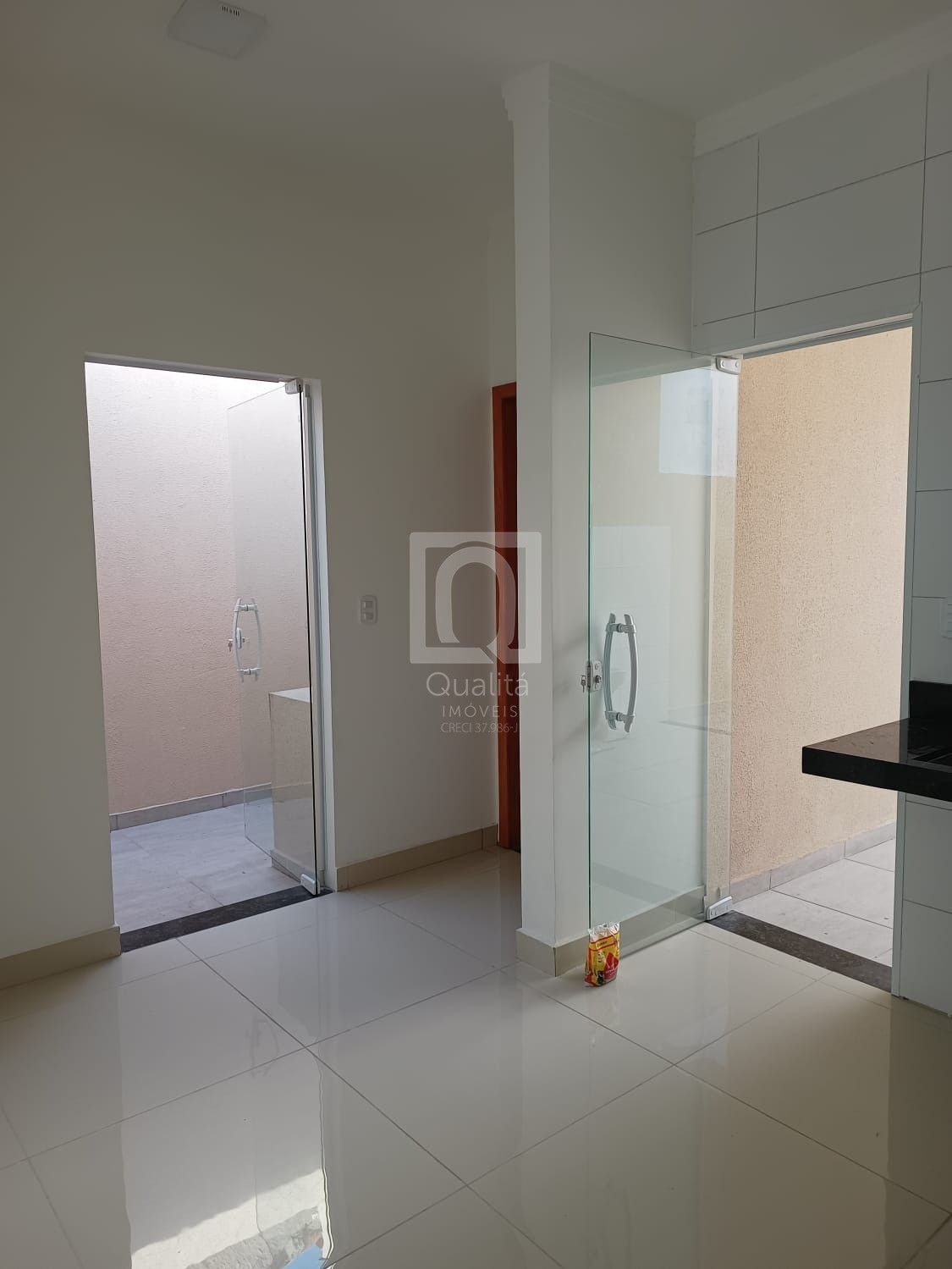 Casa à venda com 3 quartos, 89m² - Foto 2