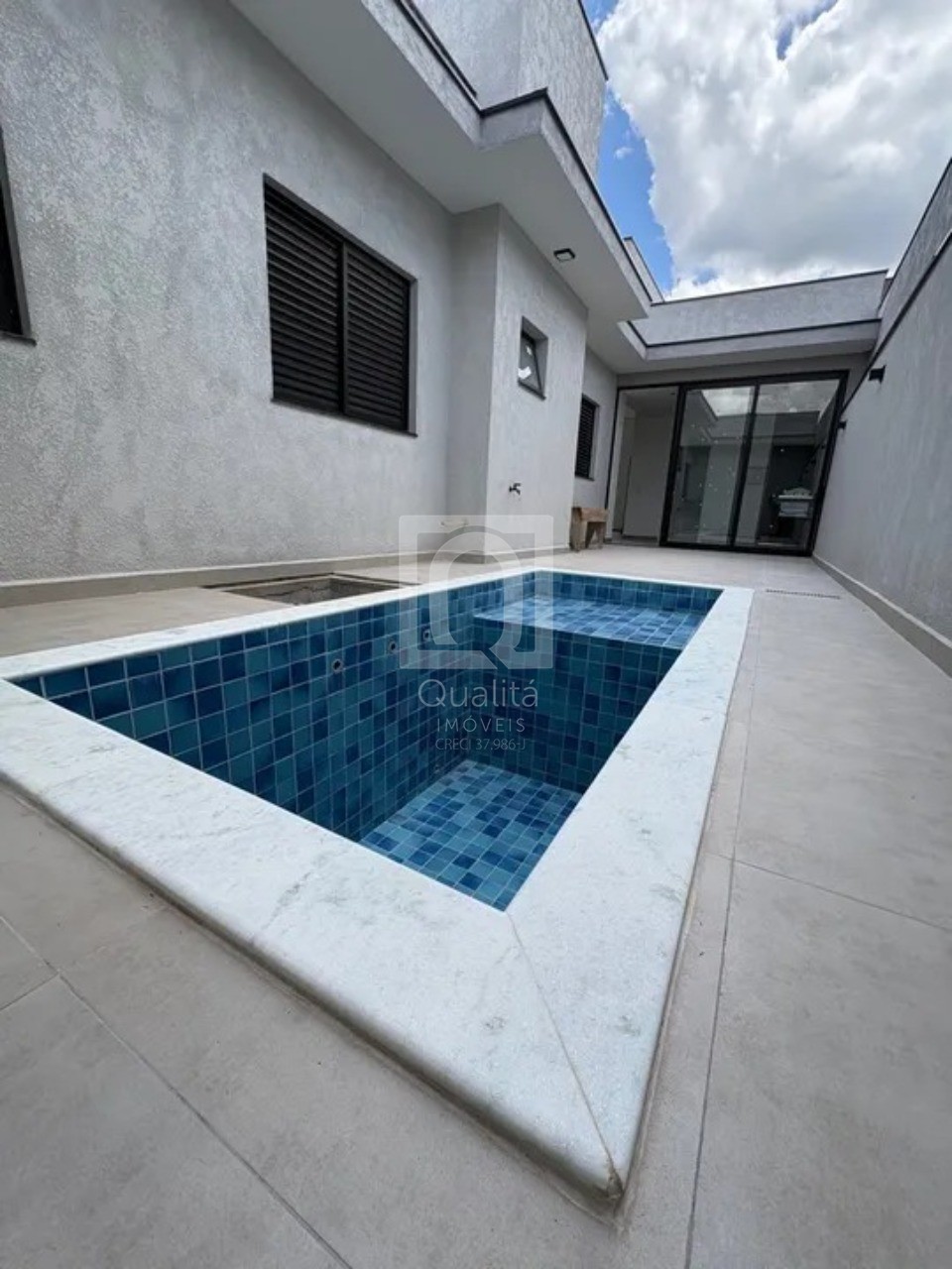Casa de Condomínio à venda com 3 quartos, 134m² - Foto 1