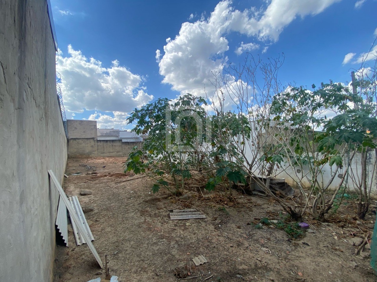 Terreno à venda, 250m² - Foto 1