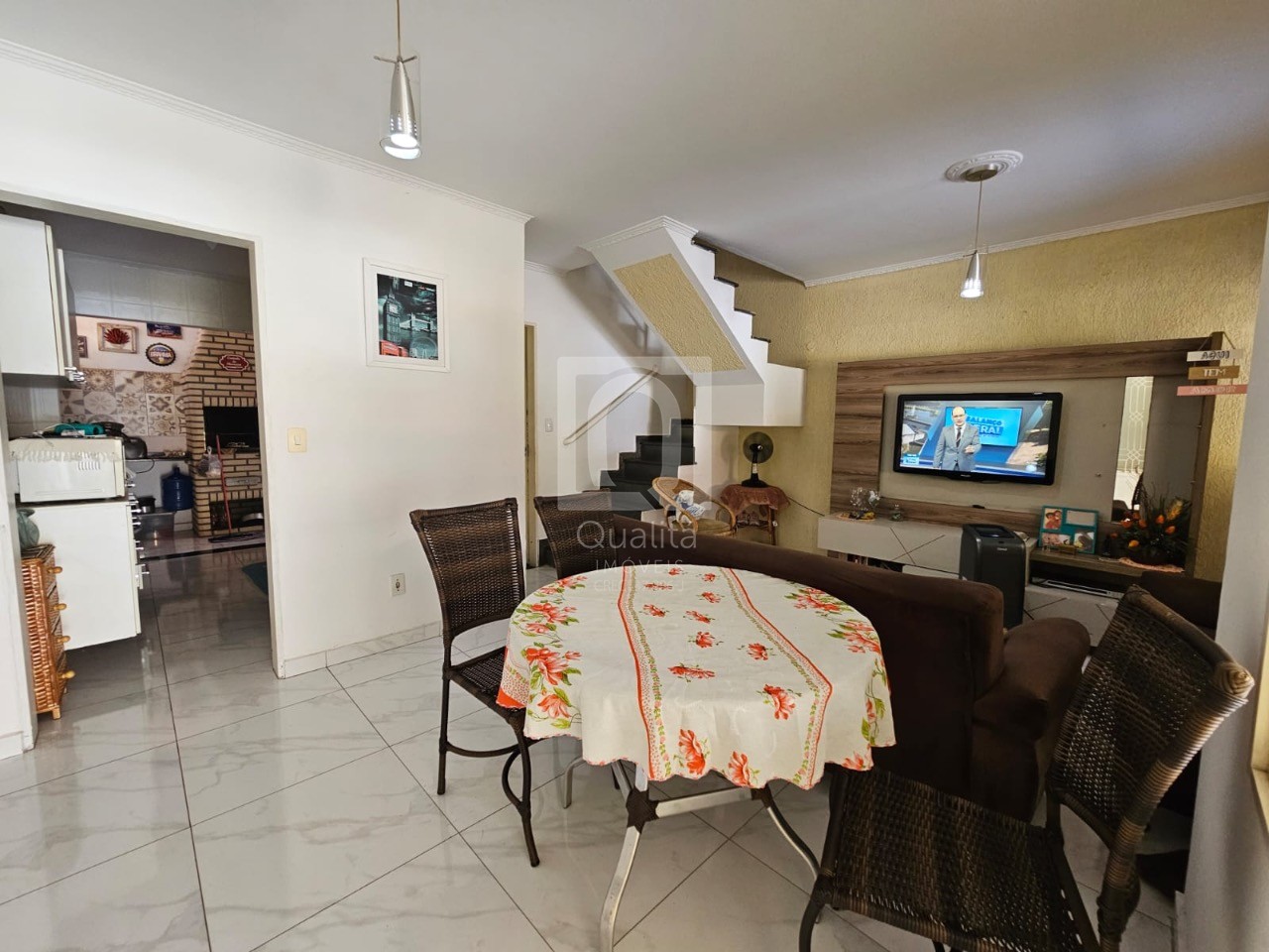 Casa de Condomínio à venda com 2 quartos, 100m² - Foto 1
