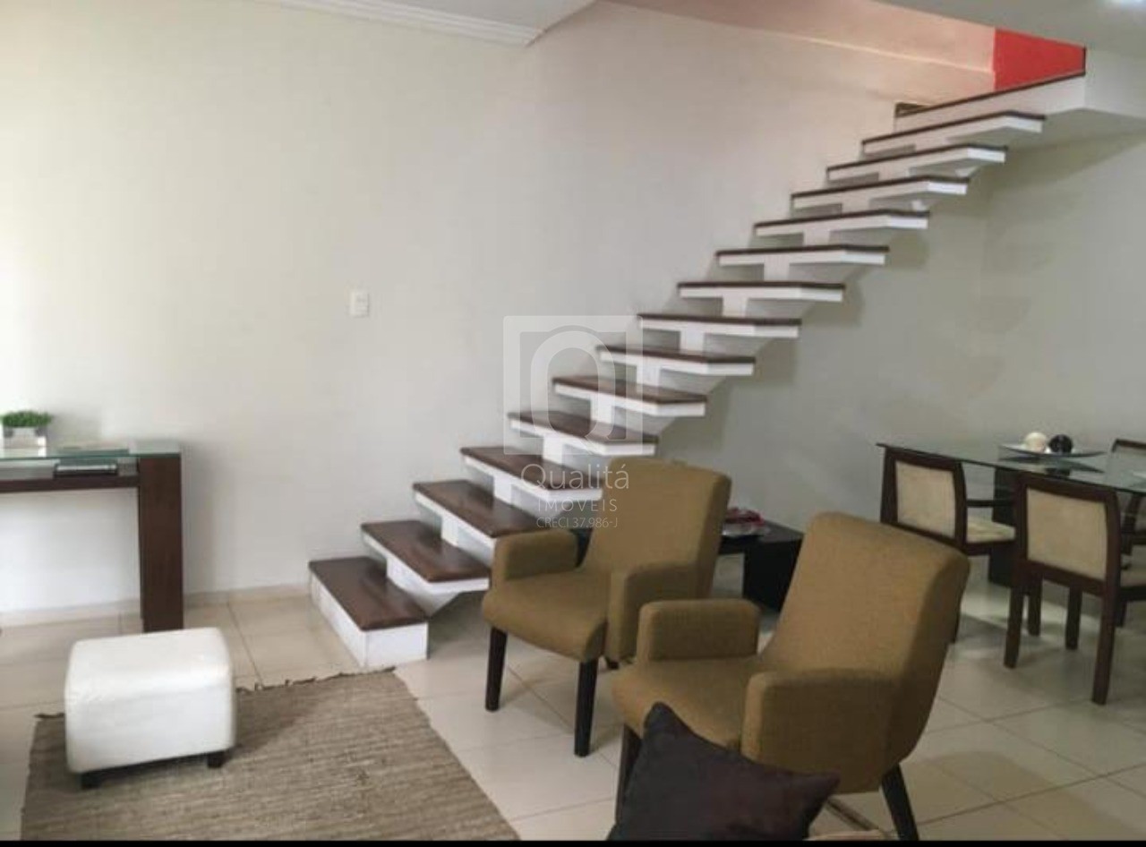 Sobrado à venda com 5 quartos, 250m² - Foto 1