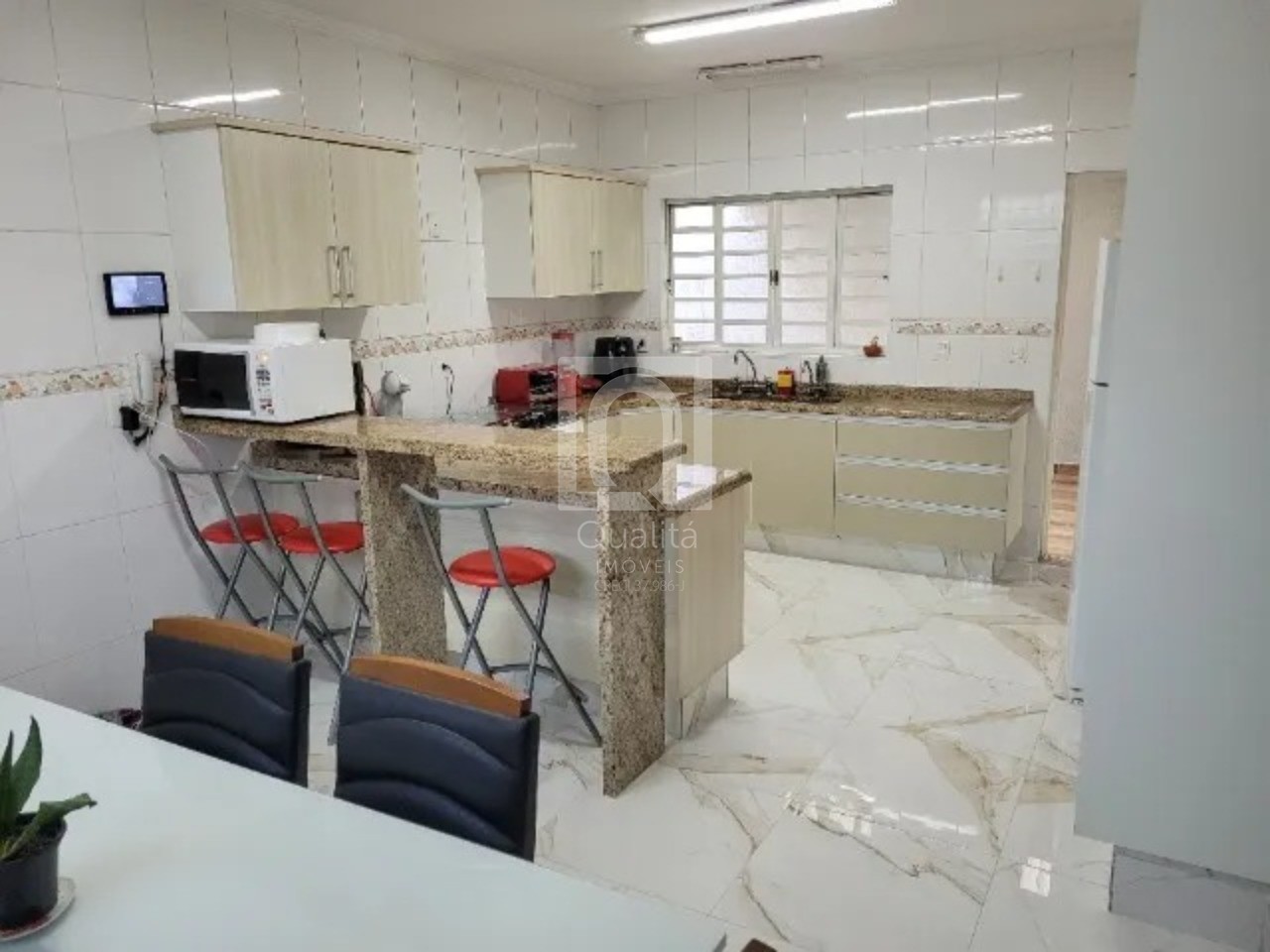 Casa à venda com 3 quartos, 220m² - Foto 4