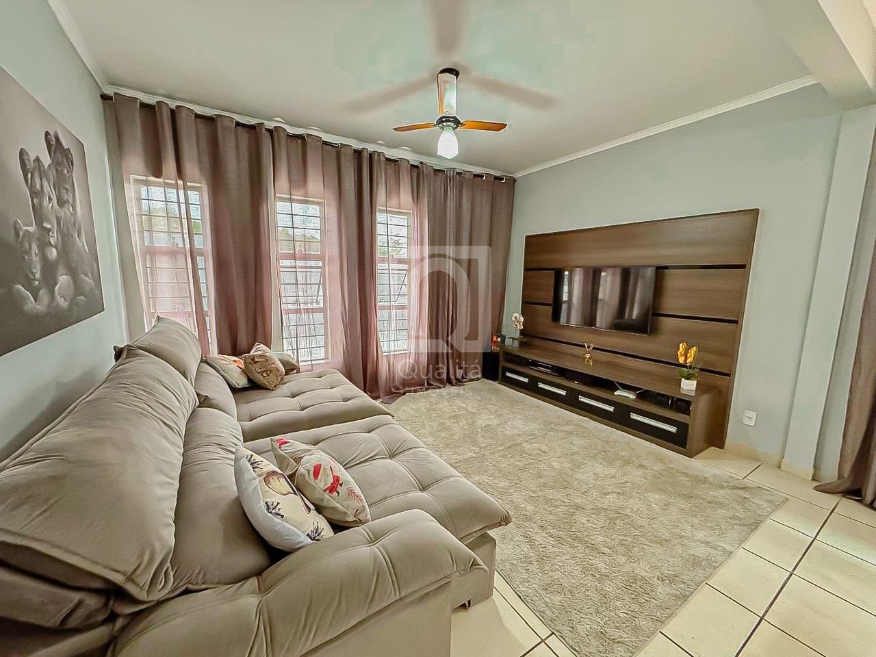 Casa à venda com 3 quartos, 360m² - Foto 2
