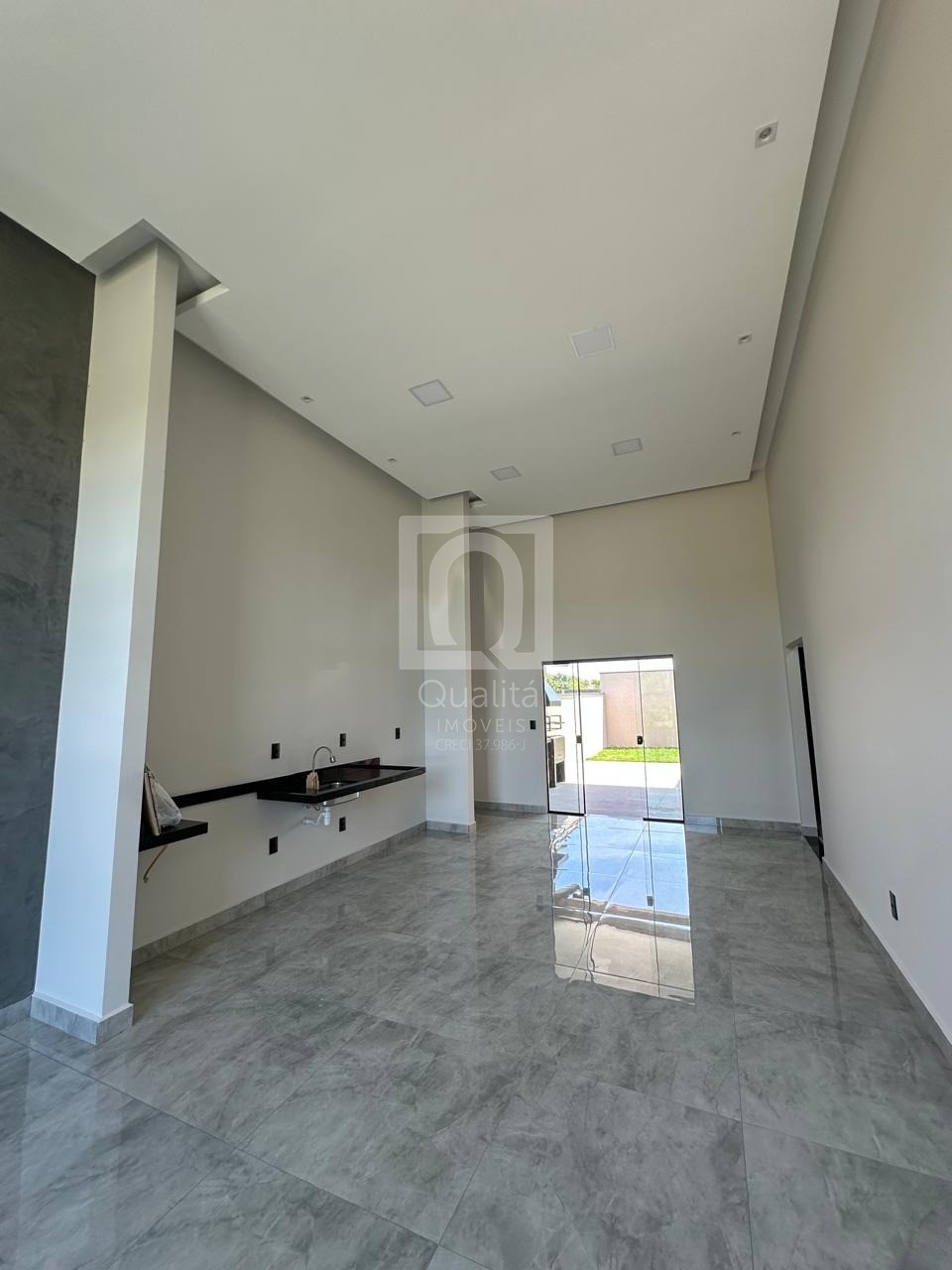 Casa de Condomínio à venda com 3 quartos, 250m² - Foto 2