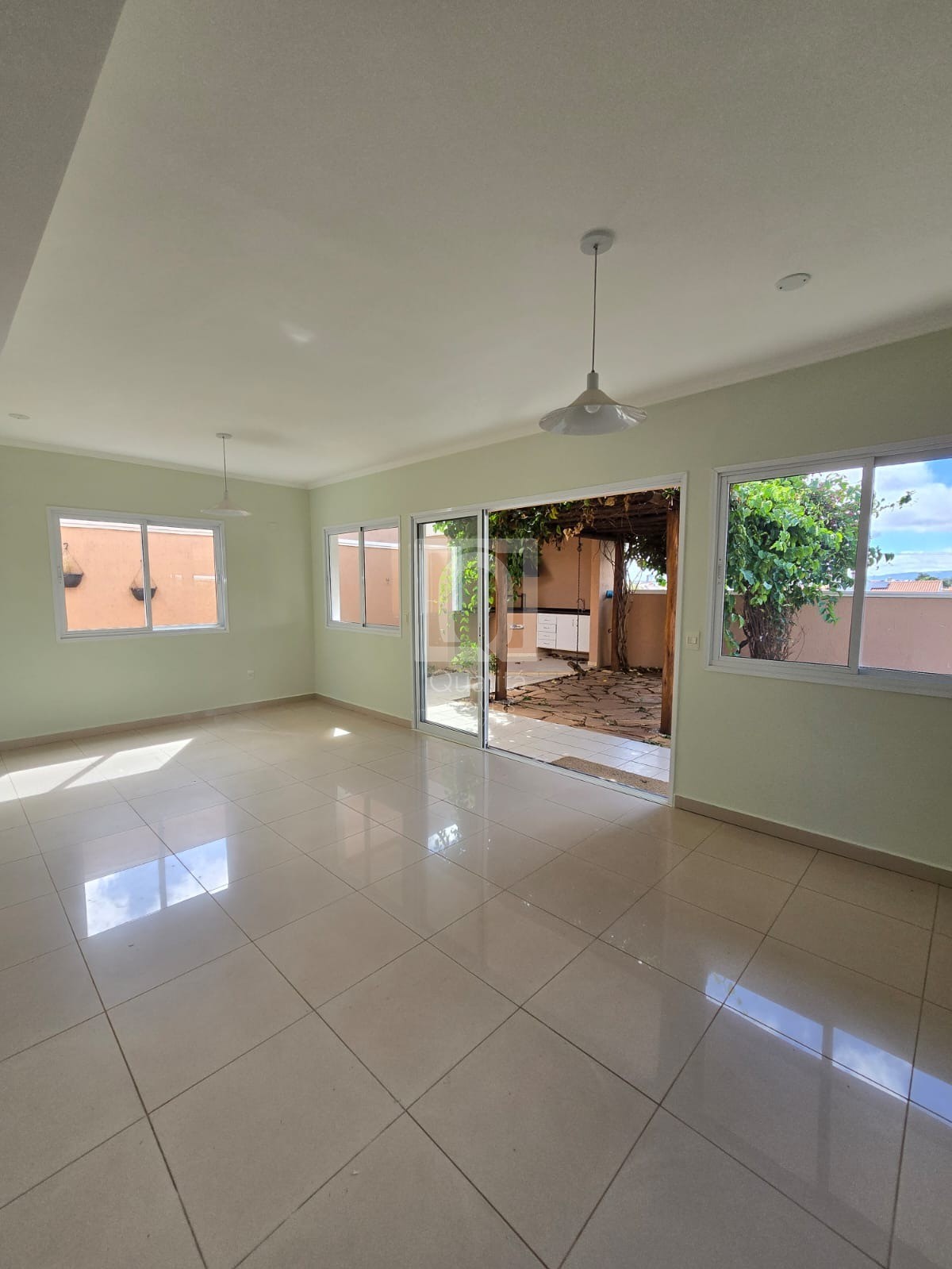 Casa de Condomínio à venda com 5 quartos, 228m² - Foto 4