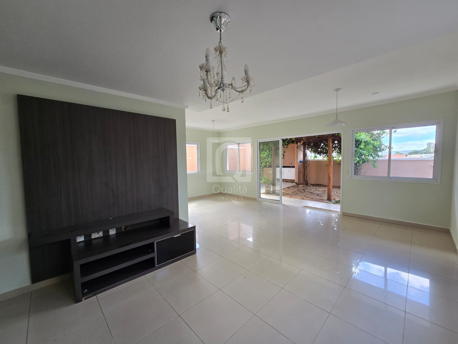 Casa de Condomínio à venda com 5 quartos, 228m² - Foto 3
