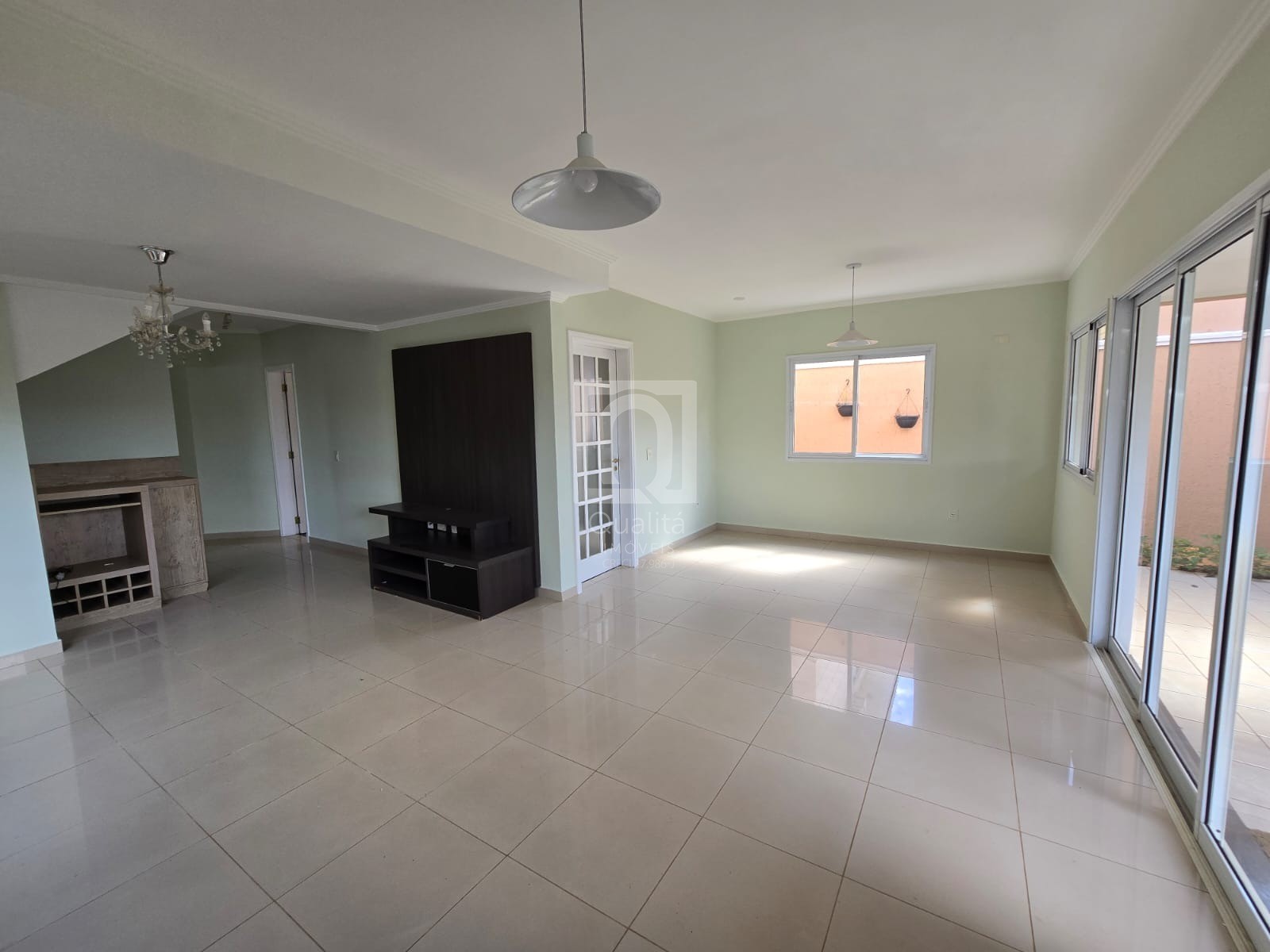 Casa de Condomínio à venda com 5 quartos, 228m² - Foto 2