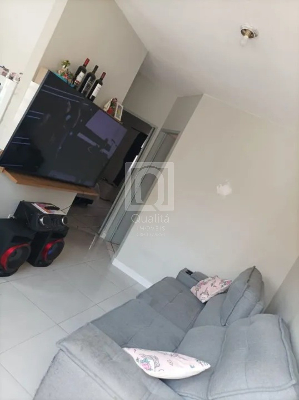 Casa à venda com 2 quartos, 140m² - Foto 2