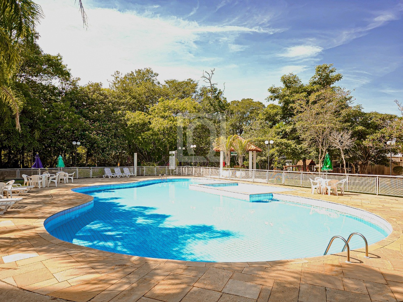 Casa de Condomínio à venda e aluguel com 3 quartos, 200m² - Foto 17