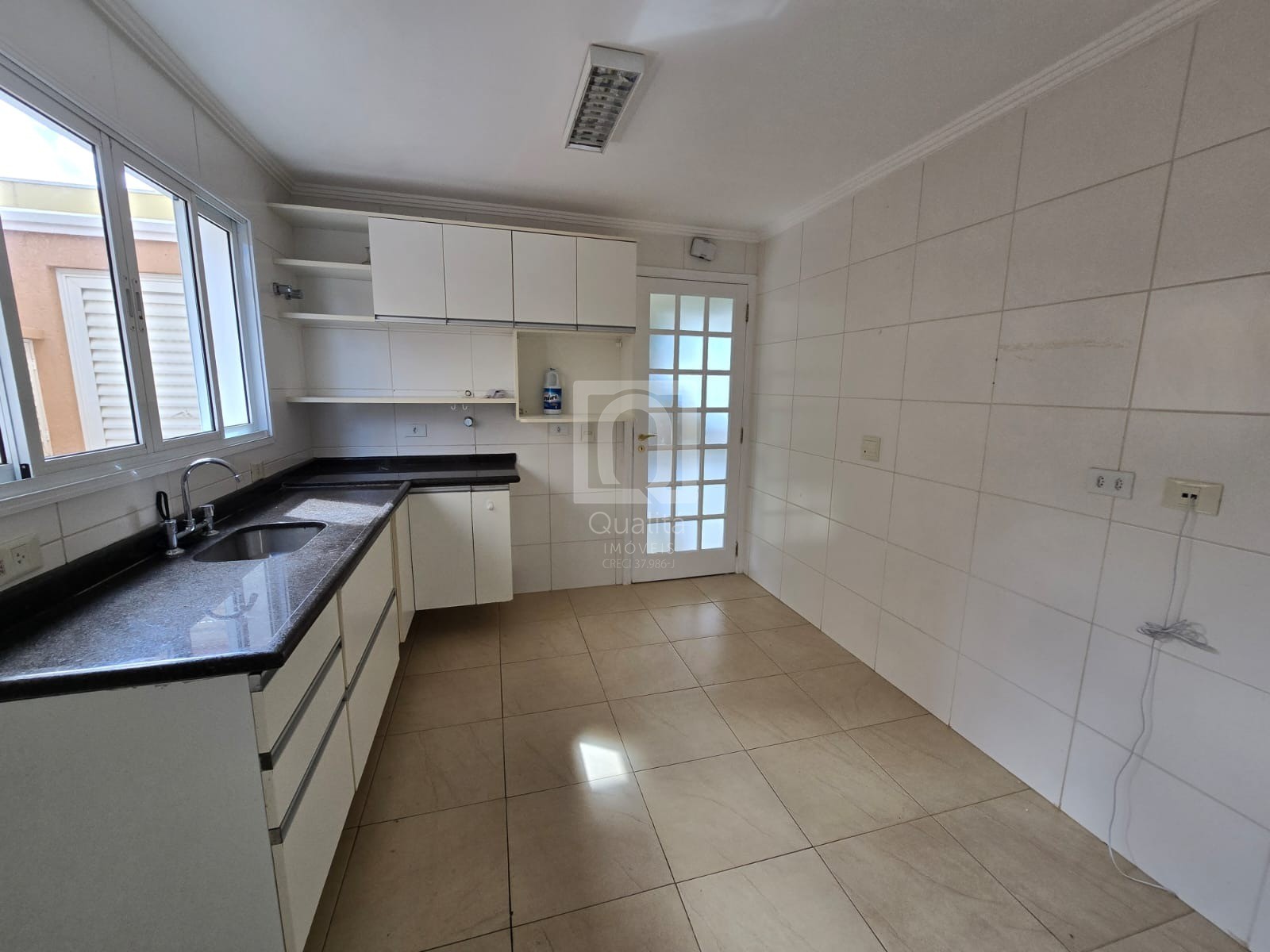 Casa de Condomínio à venda com 5 quartos, 228m² - Foto 6