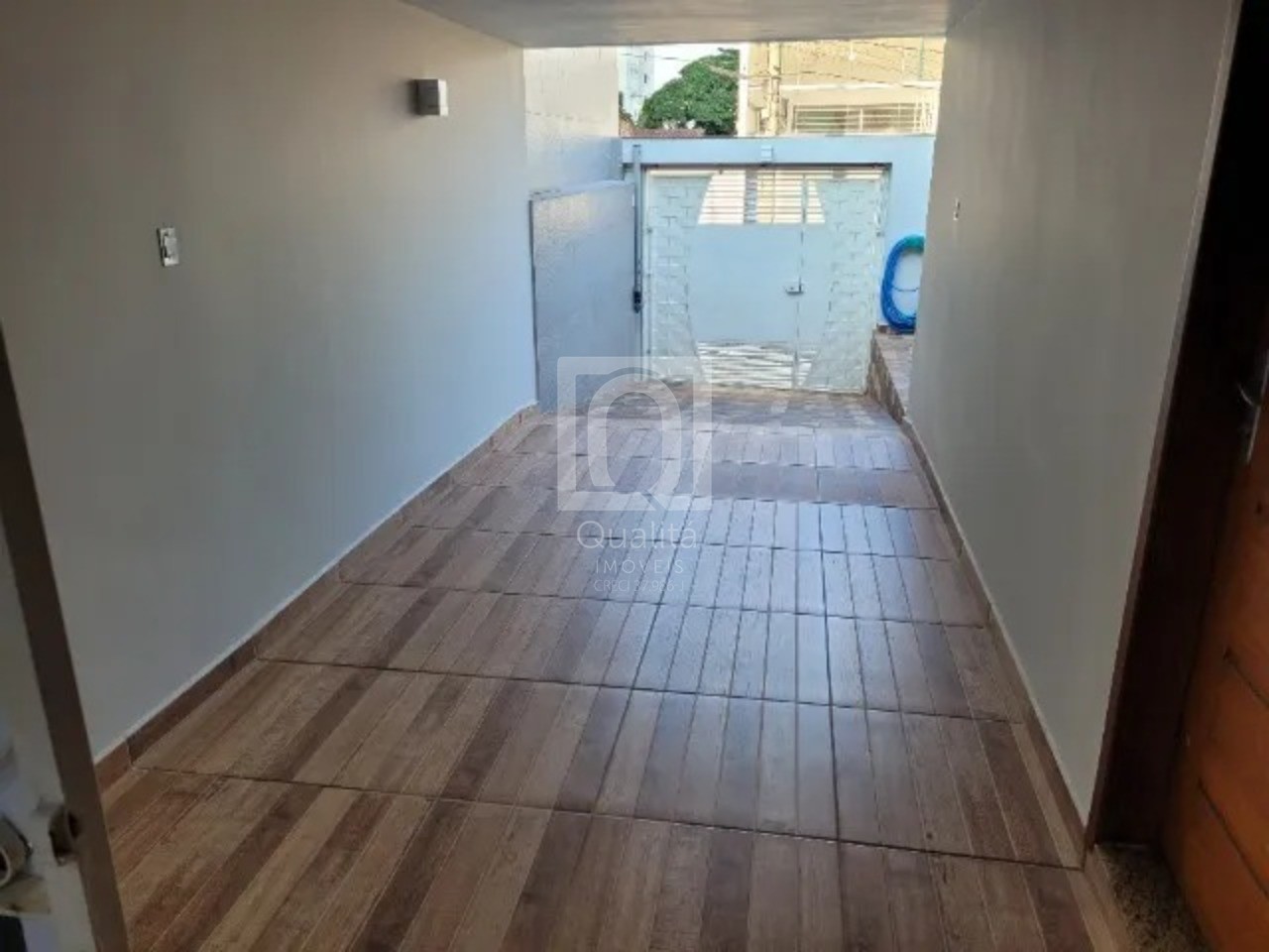 Casa à venda com 3 quartos, 220m² - Foto 2