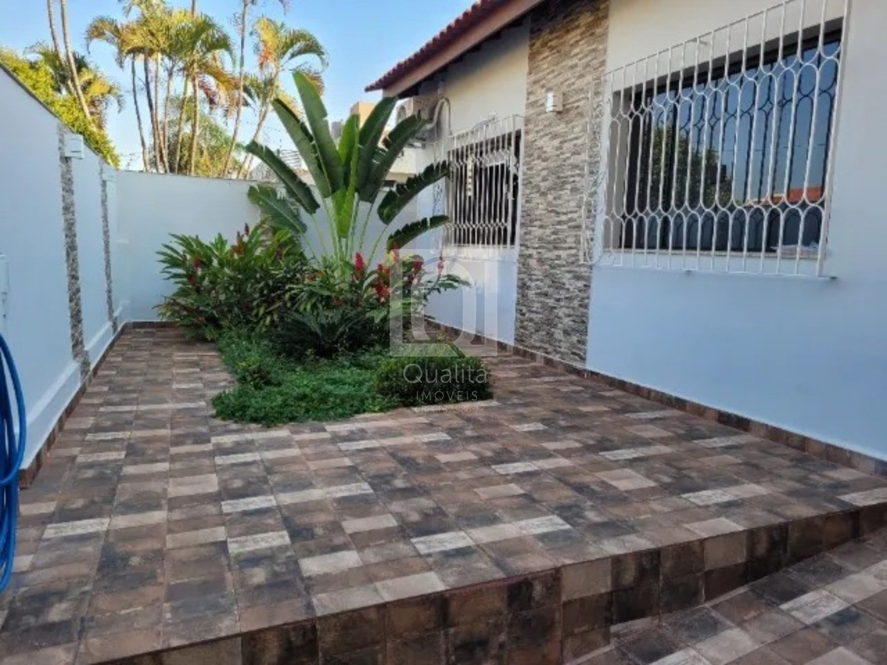 Casa à venda com 3 quartos, 220m² - Foto 1