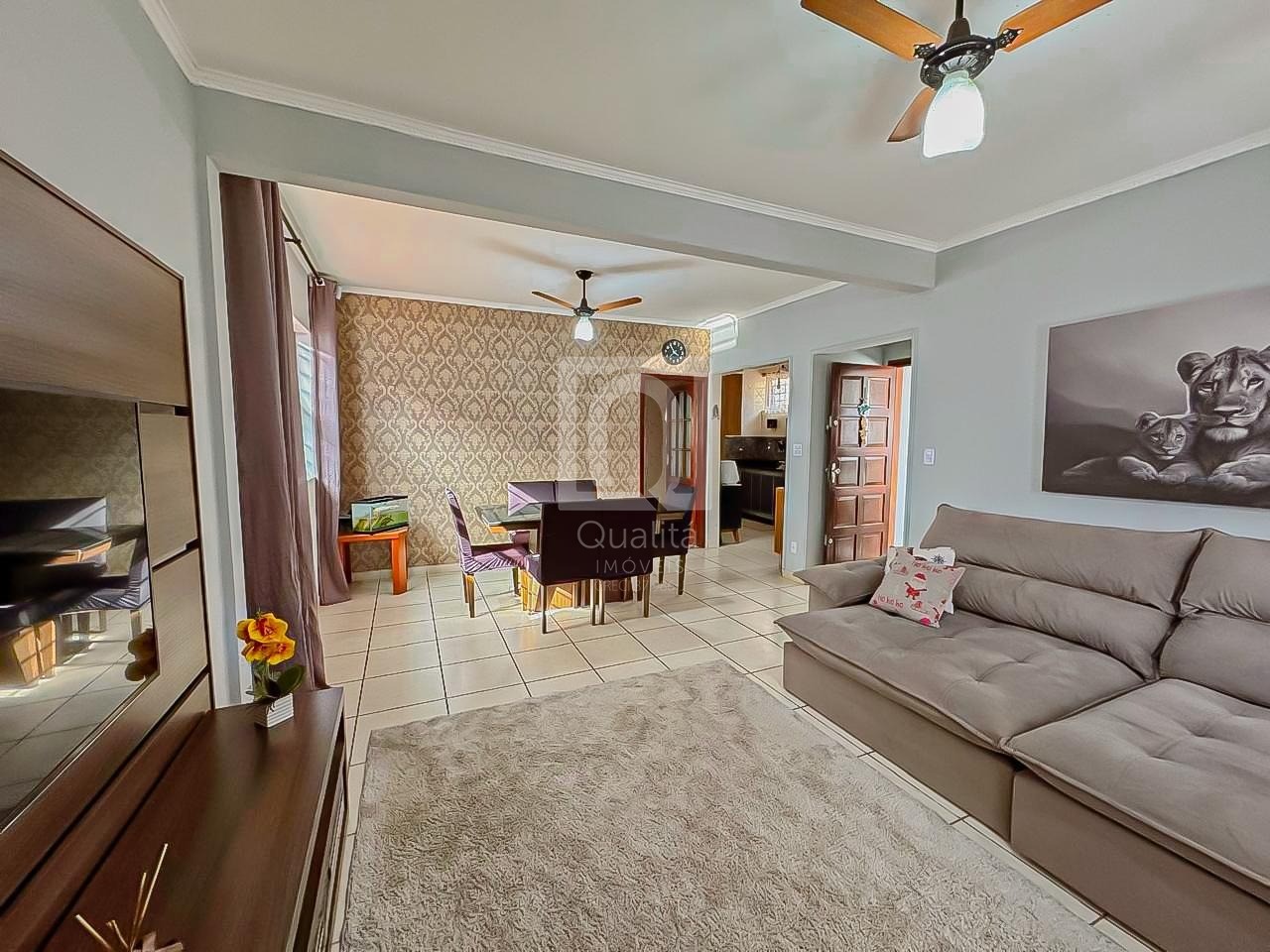 Casa à venda com 3 quartos, 360m² - Foto 1