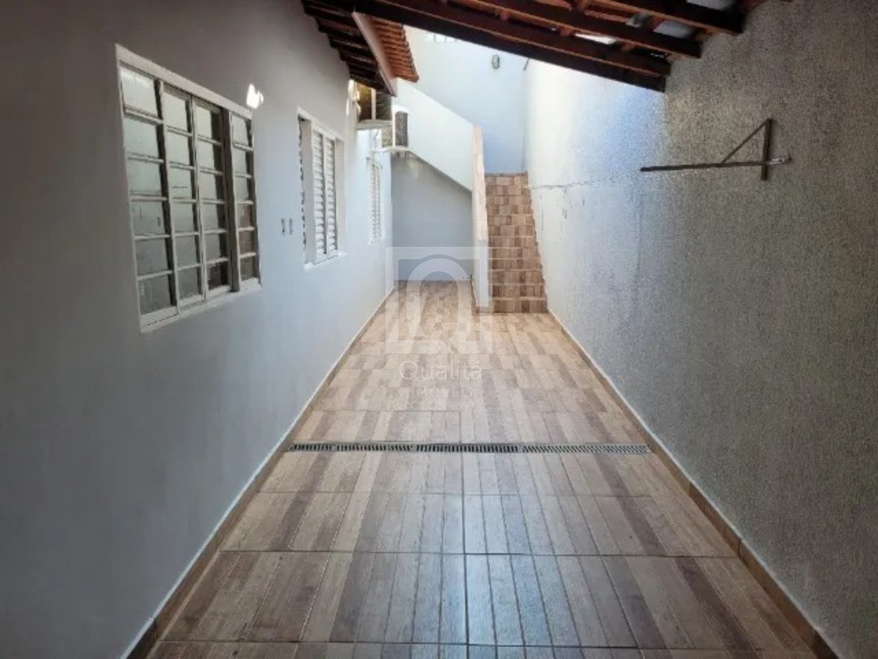 Casa à venda com 3 quartos, 220m² - Foto 3