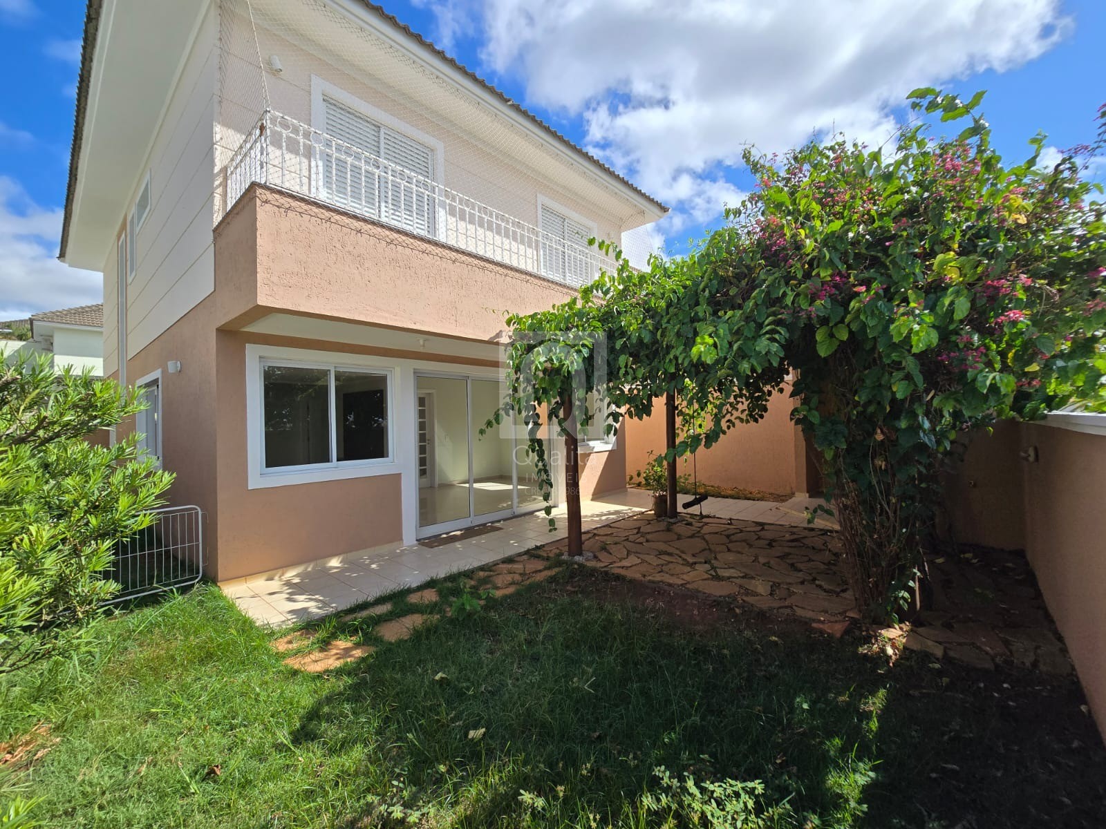 Casa de Condomínio à venda com 5 quartos, 228m² - Foto 1