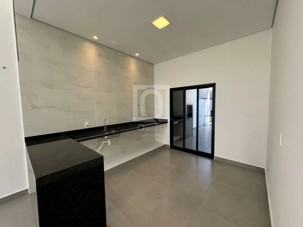Casa à venda com 3 quartos, 150m² - Foto 2