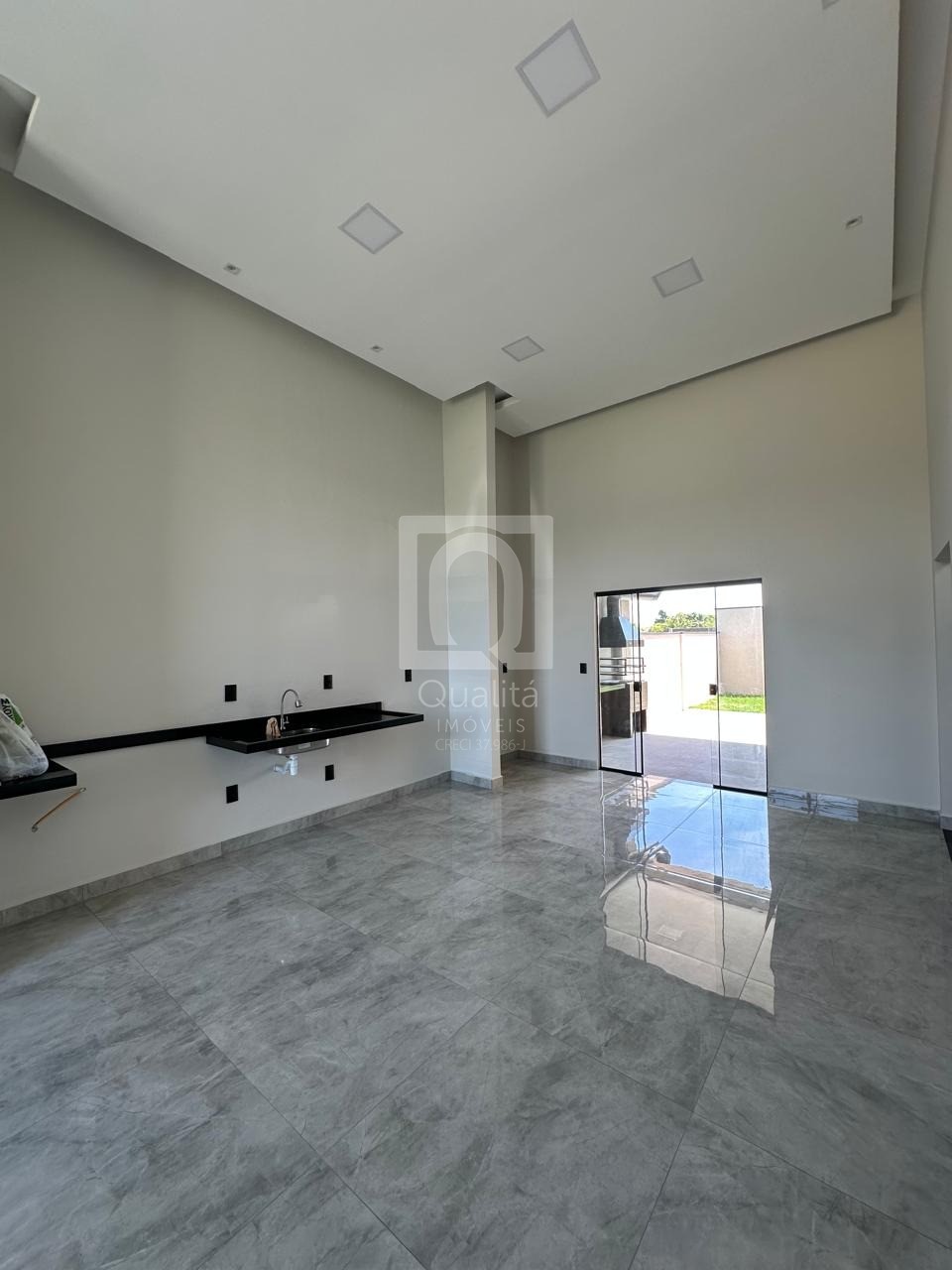 Casa de Condomínio à venda com 3 quartos, 250m² - Foto 1