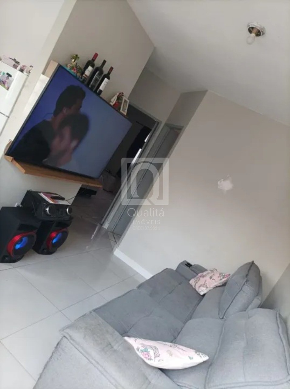 Casa à venda com 2 quartos, 140m² - Foto 1