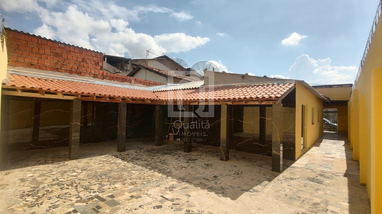 Casa à venda com 4 quartos, 250m² - Foto 15