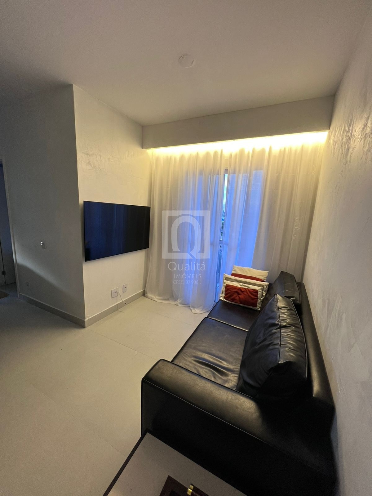 Apartamento à venda com 2 quartos, 66m² - Foto 2