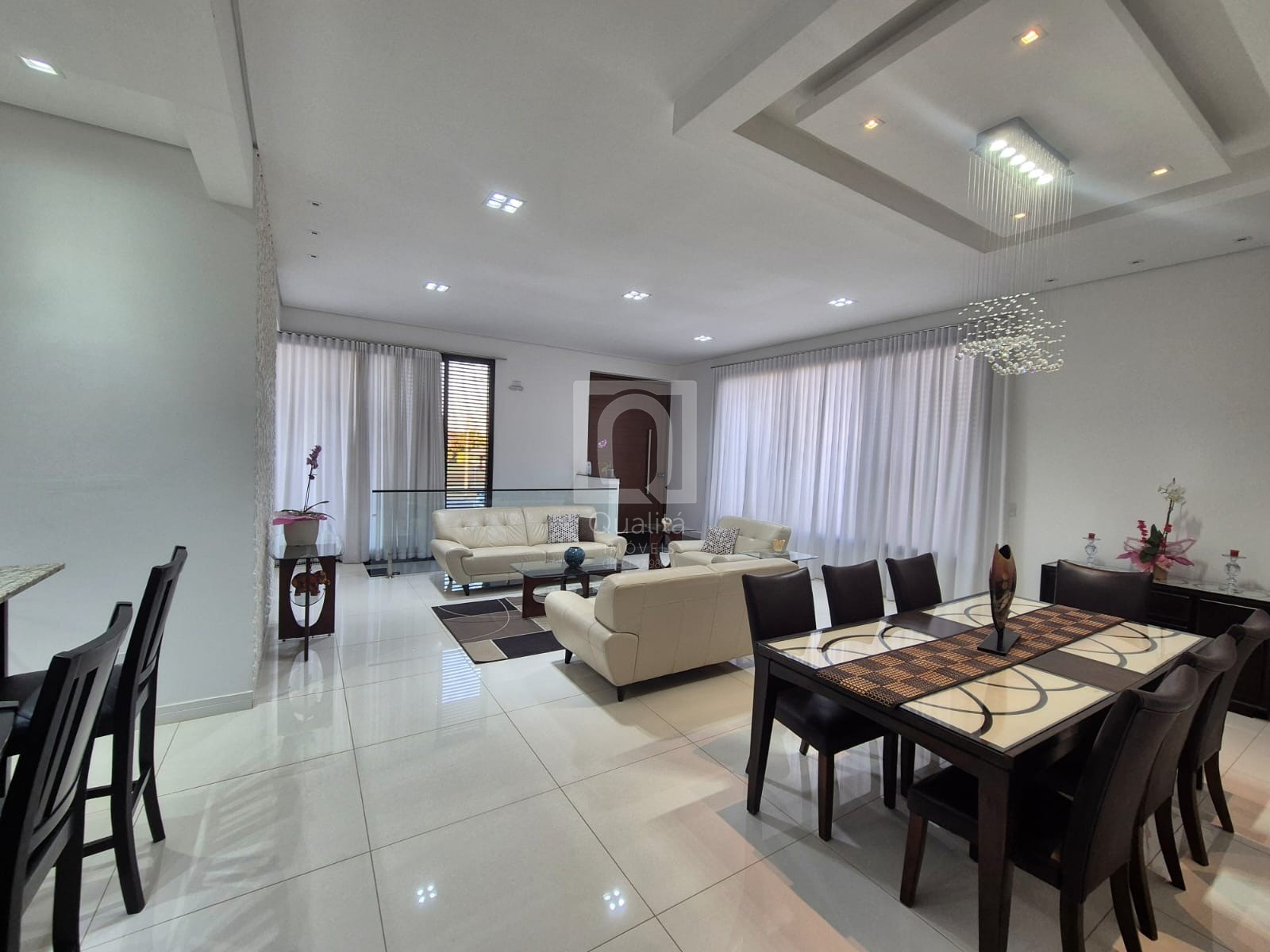 Casa de Condomínio à venda com 4 quartos, 430m² - Foto 1
