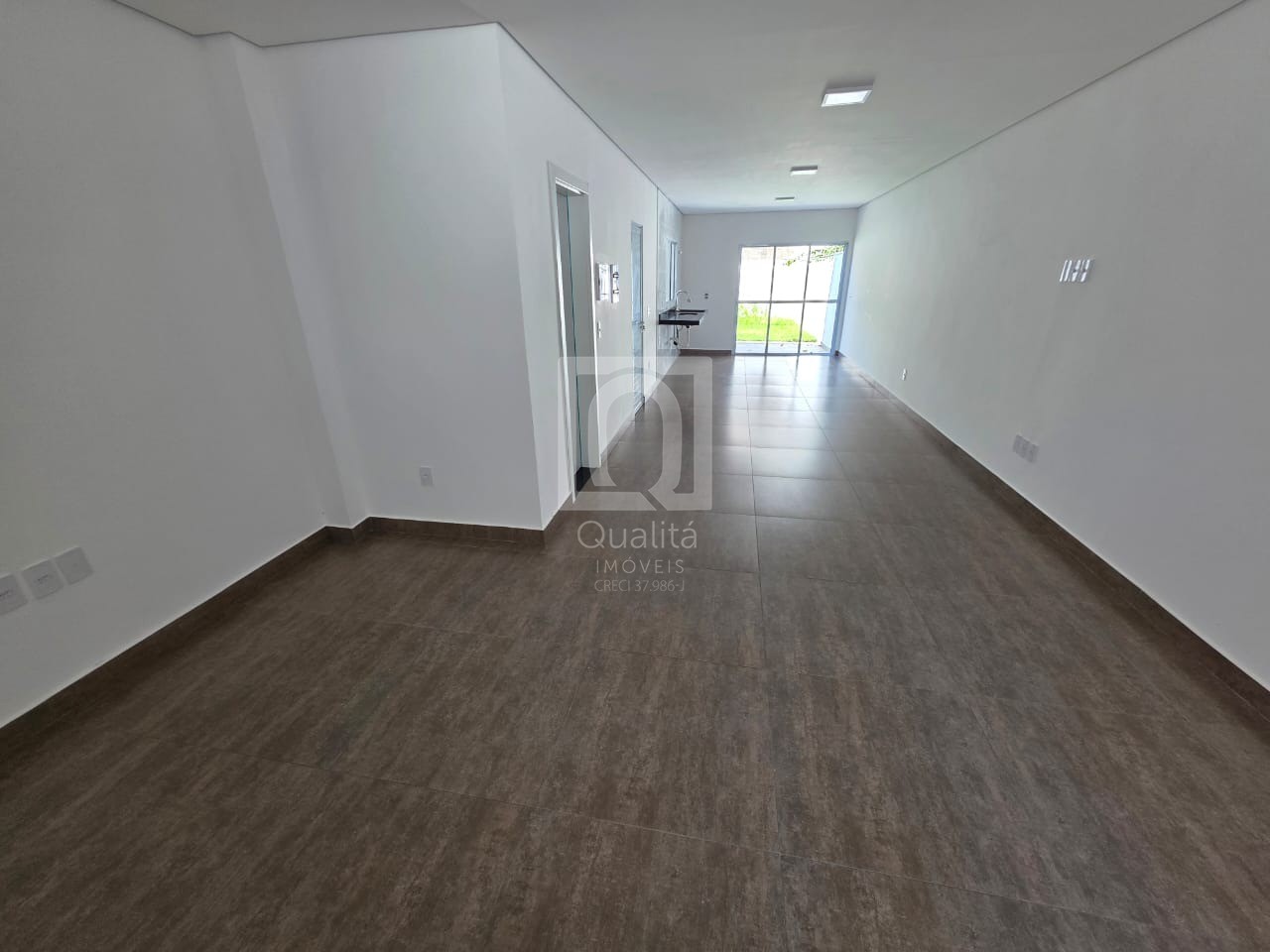 Casa à venda com 3 quartos, 123m² - Foto 1