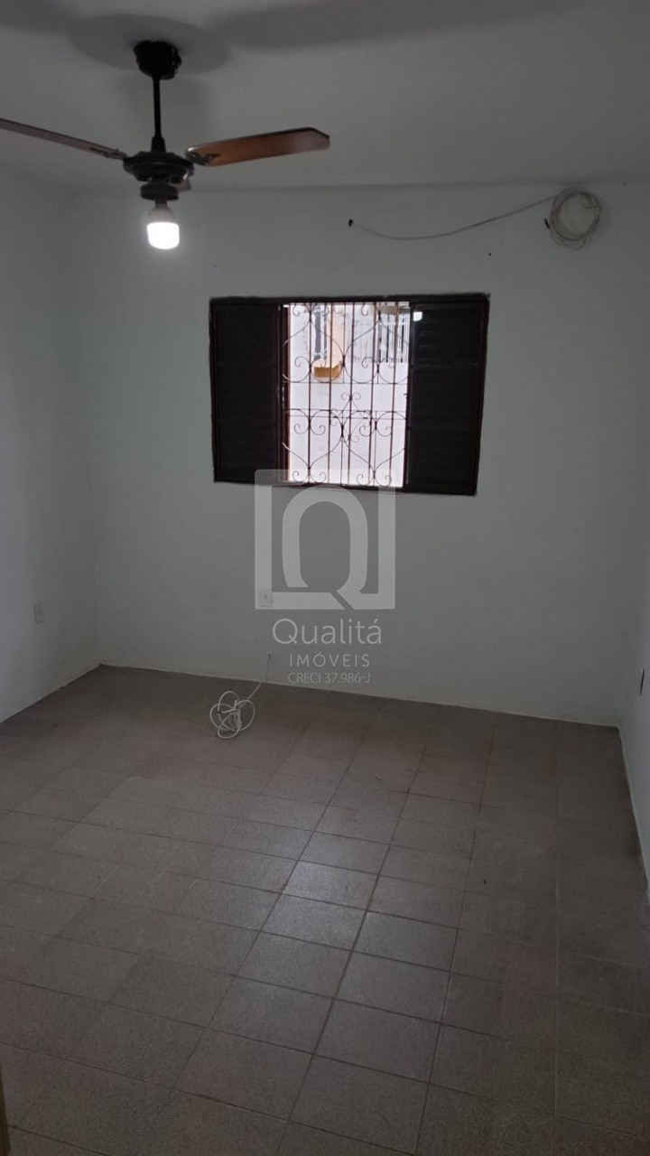 Casa à venda com 2 quartos, 250m² - Foto 3