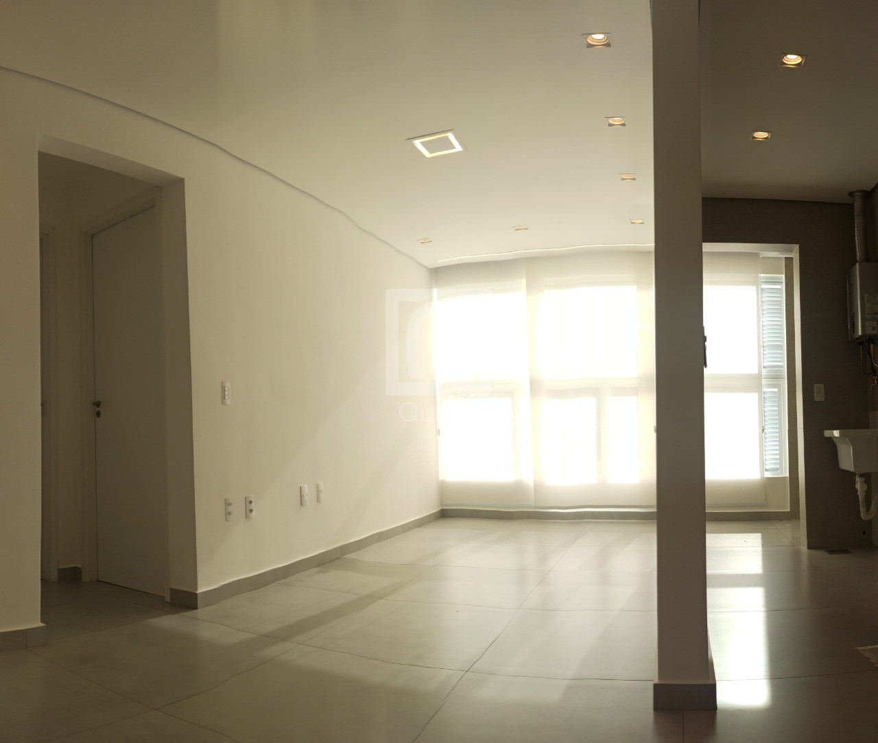 Apartamento à venda com 2 quartos, 61m² - Foto 1