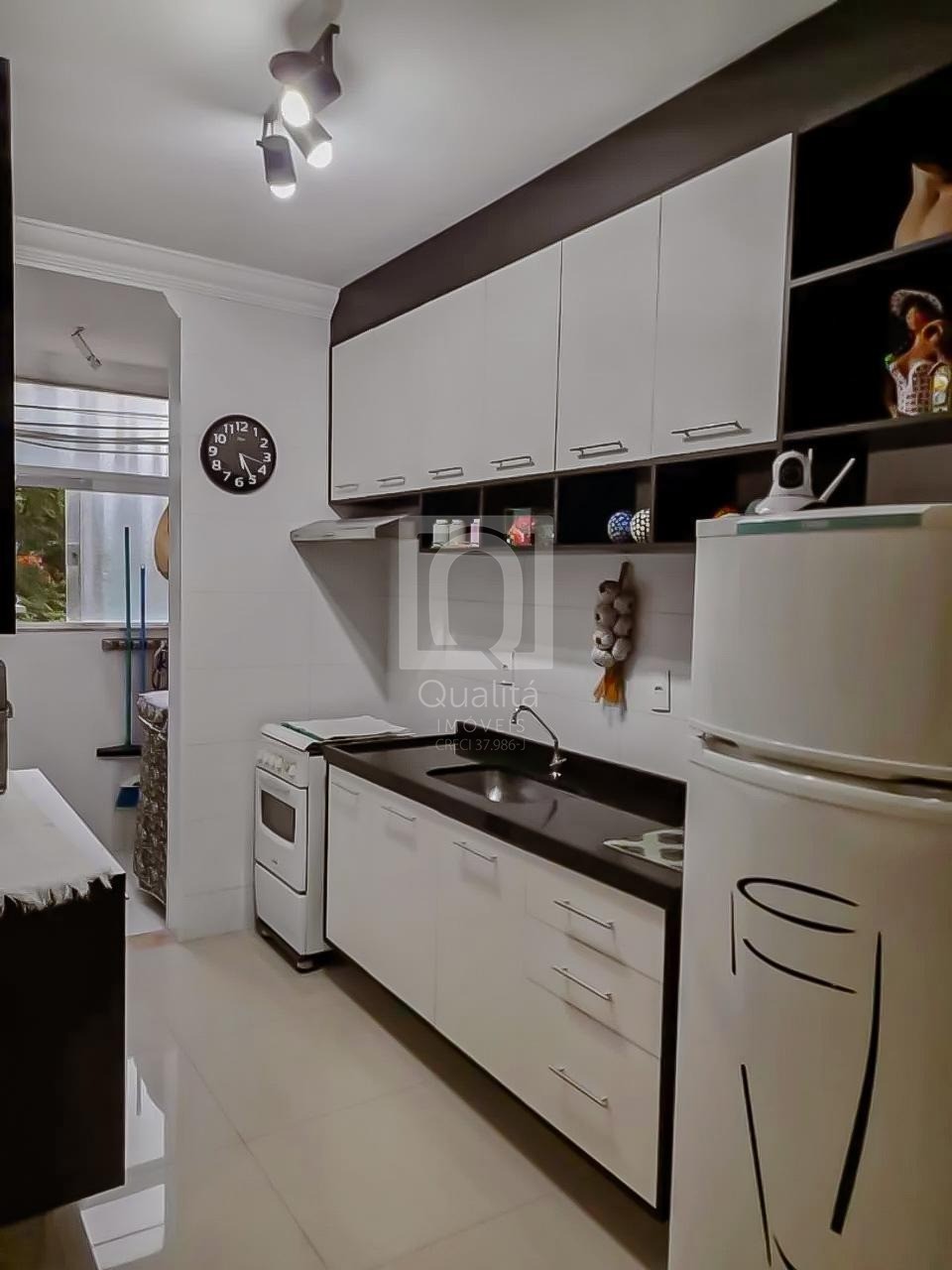 Apartamento à venda com 2 quartos, 65m² - Foto 3