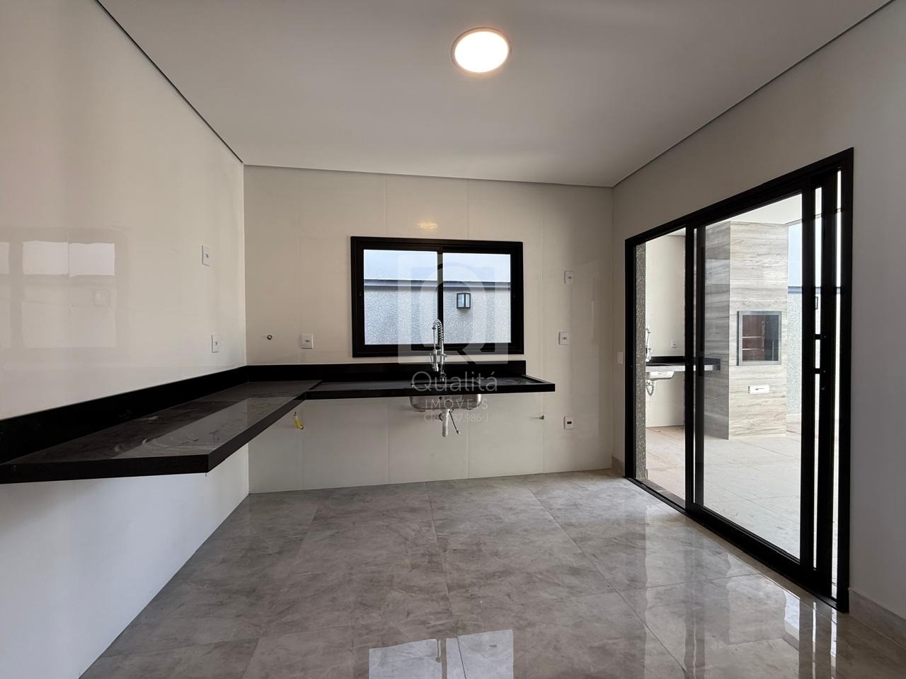 Casa de Condomínio à venda com 3 quartos, 200m² - Foto 2