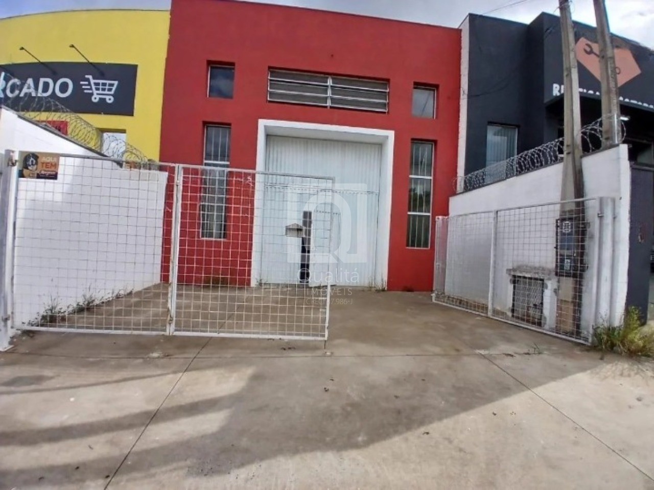 Depósito-Galpão-Armazém à venda, 245m² - Foto 1