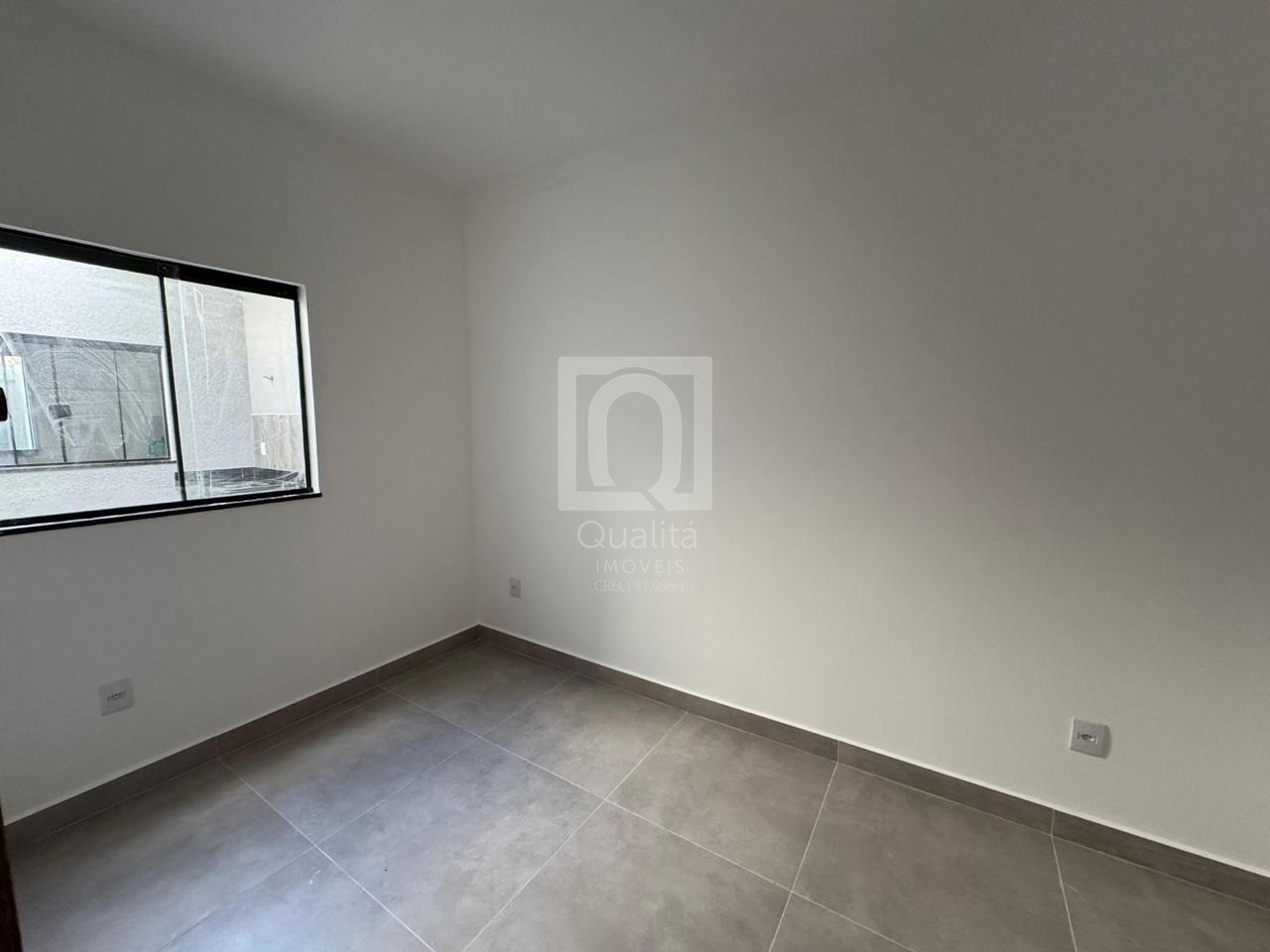 Casa à venda com 2 quartos, 61m² - Foto 2