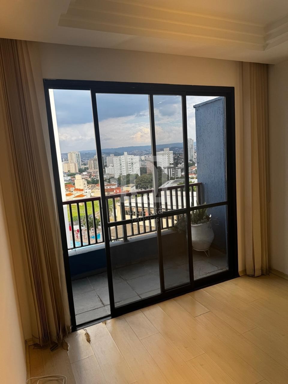 Apartamento à venda com 3 quartos, 81m² - Foto 2