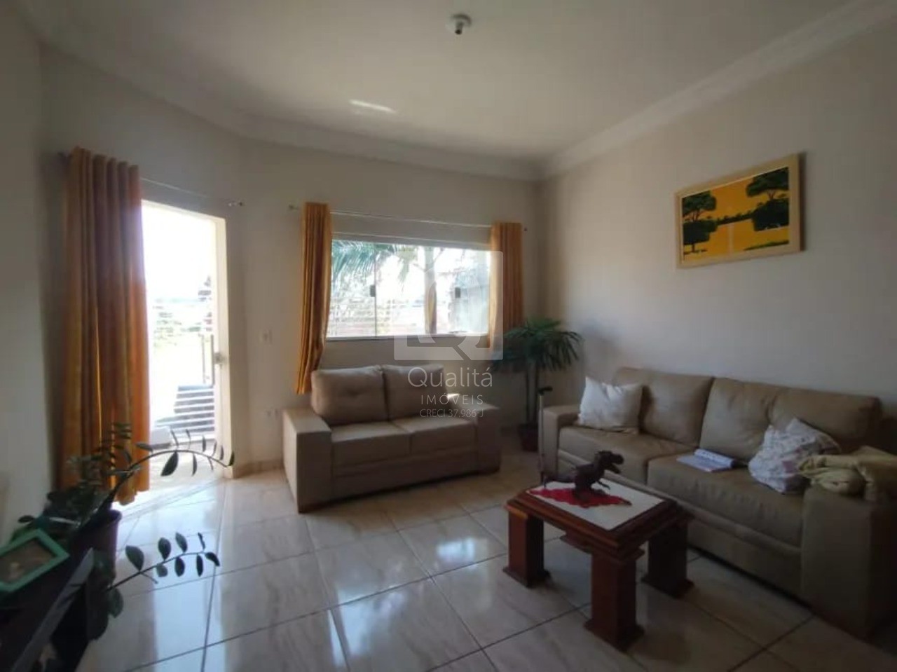 Casa à venda com 3 quartos, 300m² - Foto 1