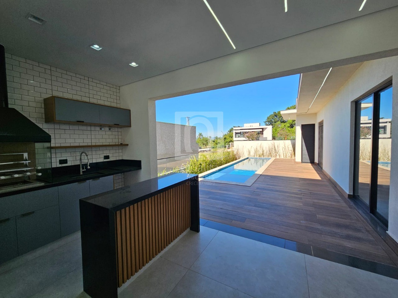 Casa de Condomínio à venda com 3 quartos, 420m² - Foto 2