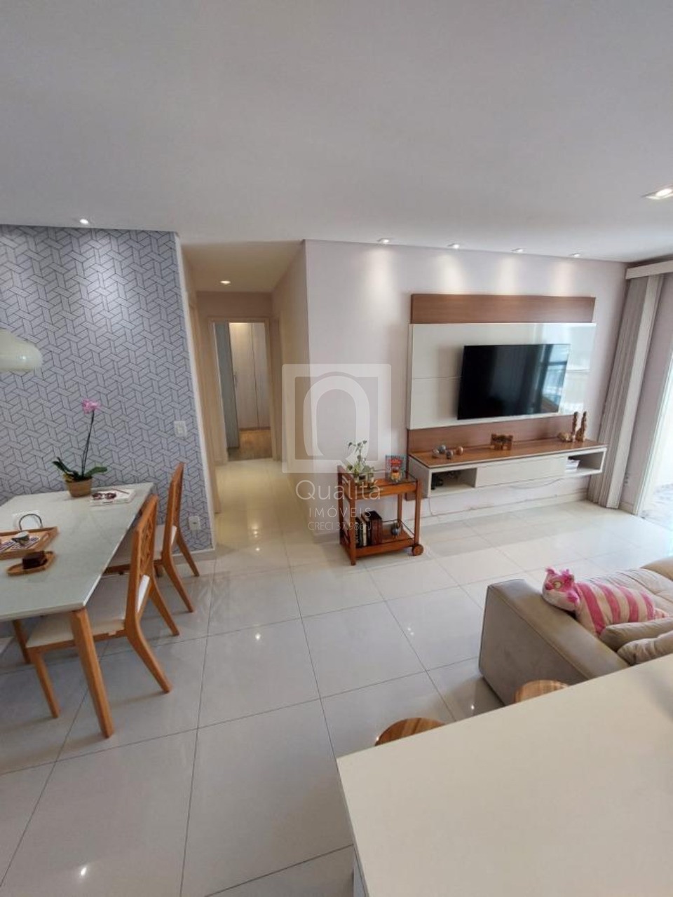 Apartamento à venda com 2 quartos, 68m² - Foto 1