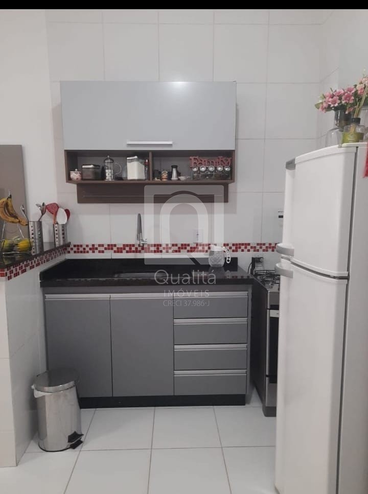 Casa à venda com 2 quartos, 75m² - Foto 2