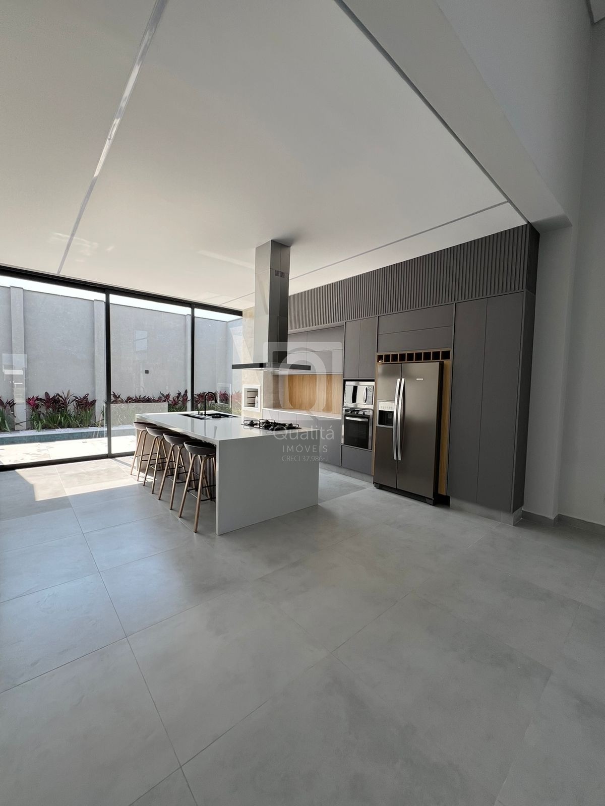 Casa de Condomínio à venda e aluguel com 3 quartos, 600m² - Foto 1