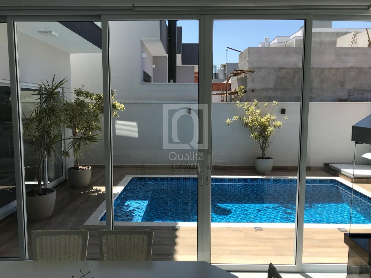 Sobrado à venda com 3 quartos, 250m² - Foto 1