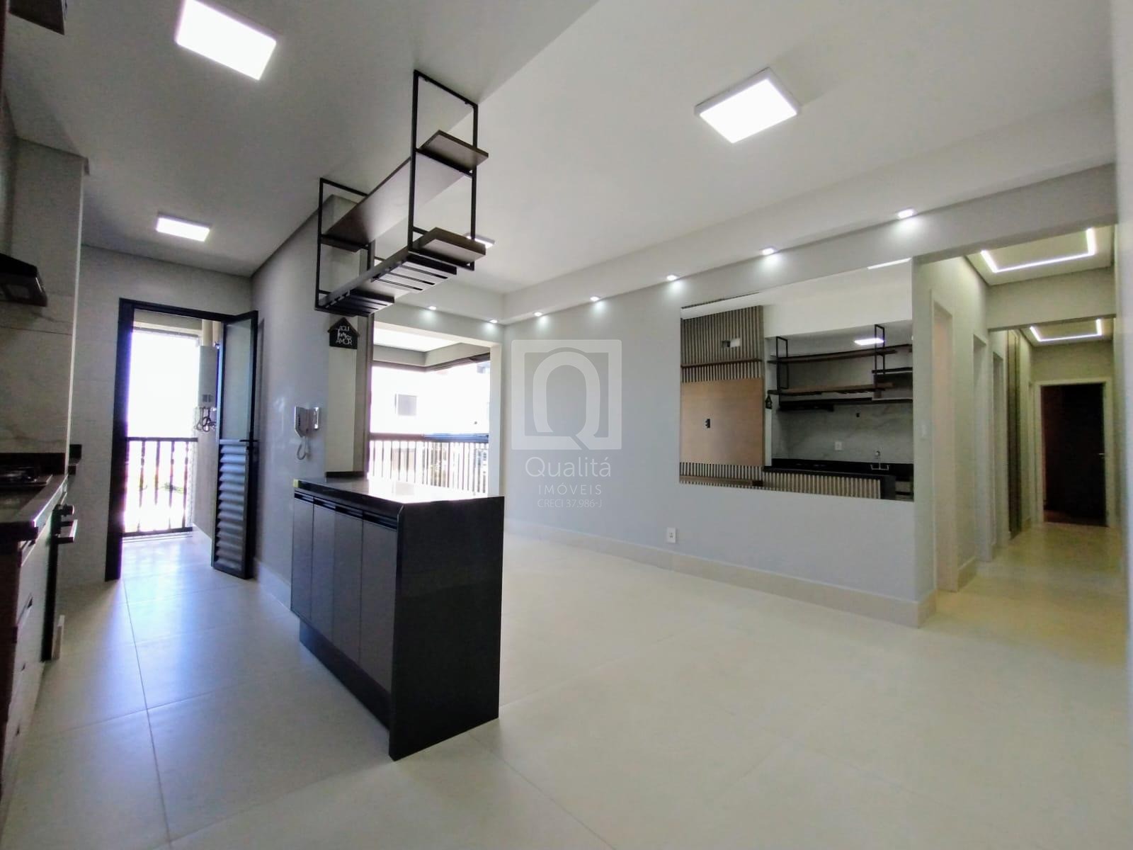 Apartamento à venda com 3 quartos, 119m² - Foto 2