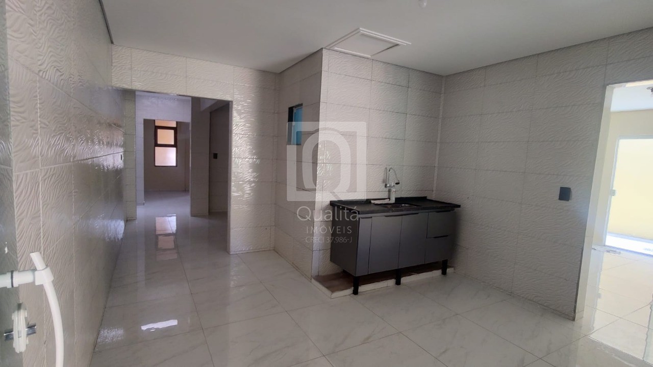 Casa à venda com 4 quartos, 250m² - Foto 1