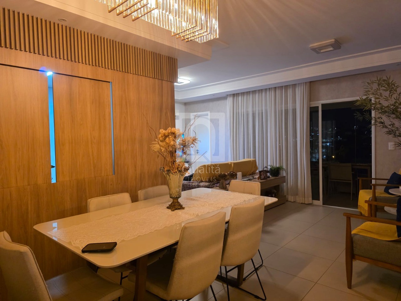 Apartamento à venda com 3 quartos, 134m² - Foto 1